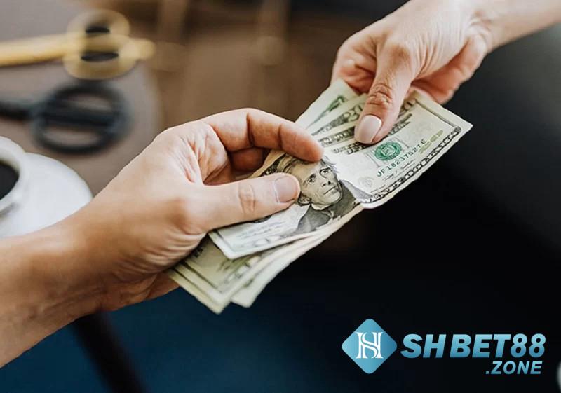 Nằm mơ có người cho tiền đánh con gì? Điềm tốt hay xấu? 7 Mộng thấy sếp cho mình tiền