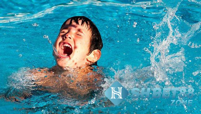 Nằm mơ thấy trẻ con chết đuối đánh số gì? Điềm tốt hay xấu? 6 Ngủ mơ thấy trẻ con bị đuối nước chung chung - Nằm mơ thấy trẻ con chết đuối đánh số gì?